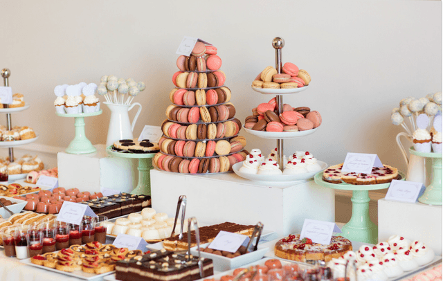 candy bar și tort de mireasă